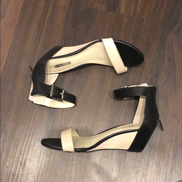 bcbg ivory sandal